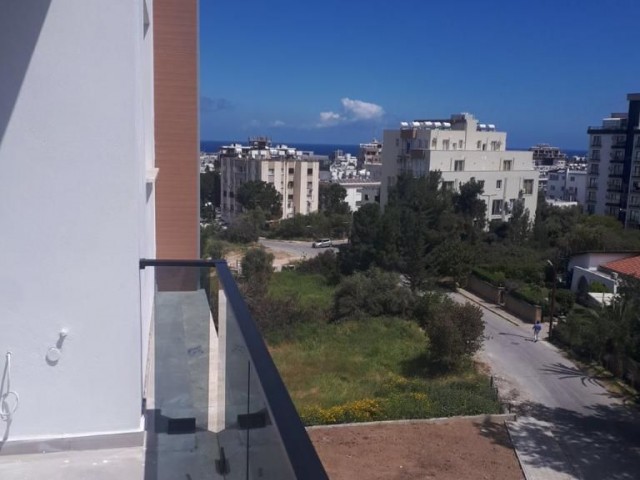 2+1 WOHNUNG IM ZENTRUM VON KYRENIA ZU VERKAUFEN ** 