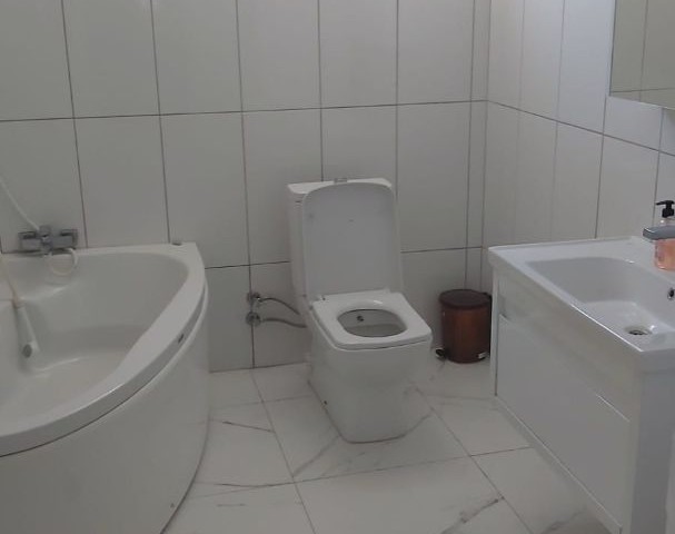 Girne Lapta'da 2+1 ve 1+1 Güzel Bahçeli Kiralık müstakil ev 