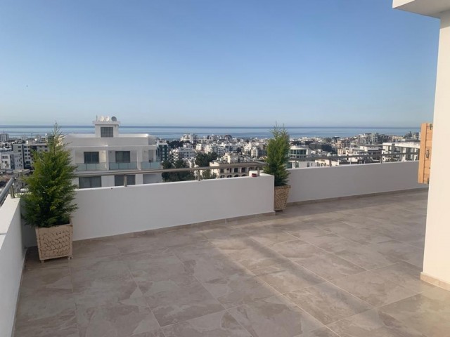 GİRNE MERKEZDE ASLANLI VİLLA CİVARINDA EŞYALI  3+1 KİRALIK PENTHOUSE