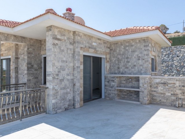 3+2 VILLA MIT PRIVATEM POOL AM MEER IN KYRENIA ESNTEPETE ** 