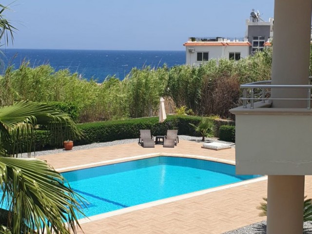 KYRENIA LAPTA IS ALSO CLOSE TO THE SEA LUX 4. ONE BEDROOM AND 5.THE BATHROOM IS RENTED DAILY IN VILA ** 