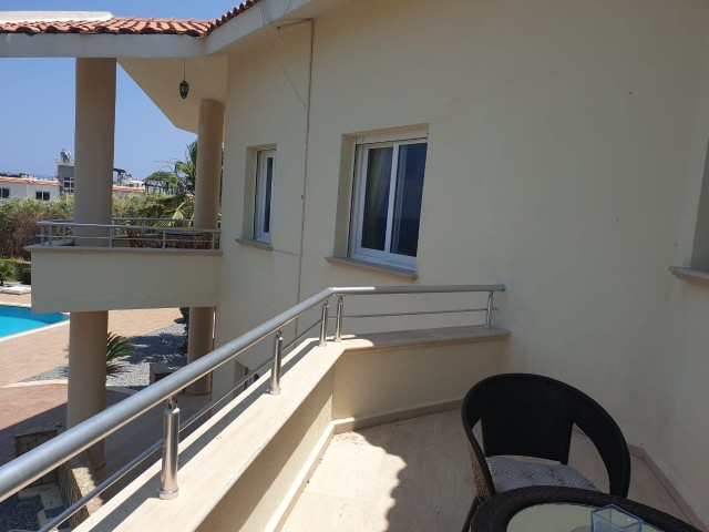 KYRENIA LAPTA IS ALSO CLOSE TO THE SEA LUX 4. ONE BEDROOM AND 5.THE BATHROOM IS RENTED DAILY IN VILA ** 