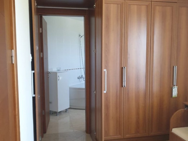 KYRENIA LAPTA IS ALSO CLOSE TO THE SEA LUX 4. ONE BEDROOM AND 5.THE BATHROOM IS RENTED DAILY IN VILA ** 