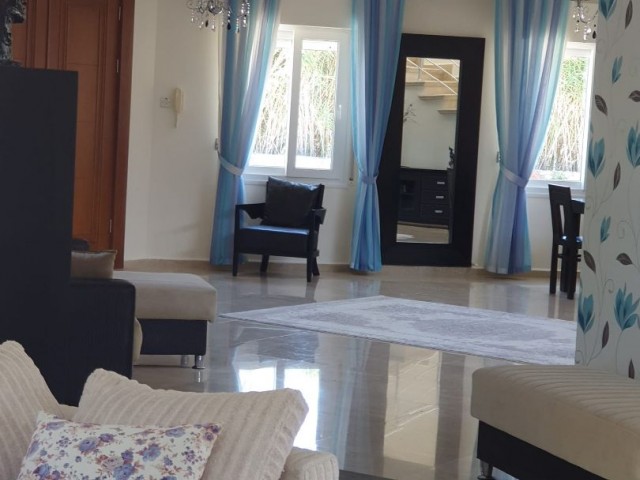 IN KYRENIA LAPTA, IN DER NÄHE DES MEERES, IST DIE LLOGARA 4. SCHLAFZIMMER UND 5.BADEZIMMER TÄGLICHE MIETE VILA ** 