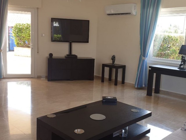 KYRENIA LAPTA IS ALSO CLOSE TO THE SEA LUX 4. ONE BEDROOM AND 5.THE BATHROOM IS RENTED DAILY IN VILA ** 