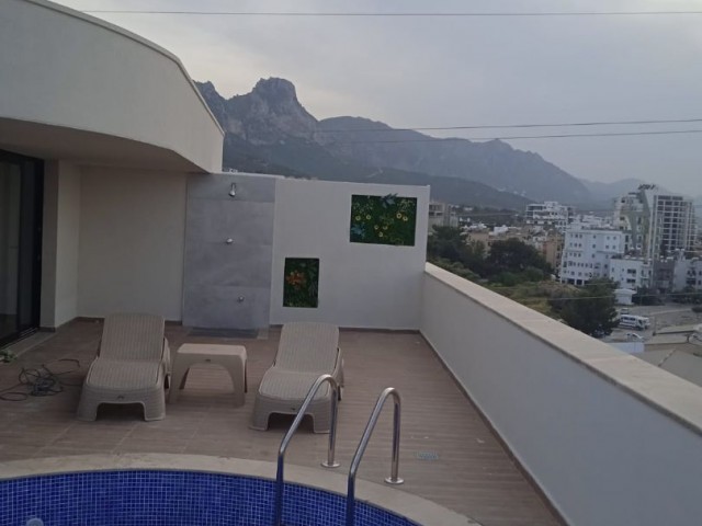 KYRENIA ZENTRUM NEUES PENTHOUSE LU LLOGARA 2 + 1 PRIVATER POOL WOHNUNG ZUR TÄGLICHEN MIETE ** 