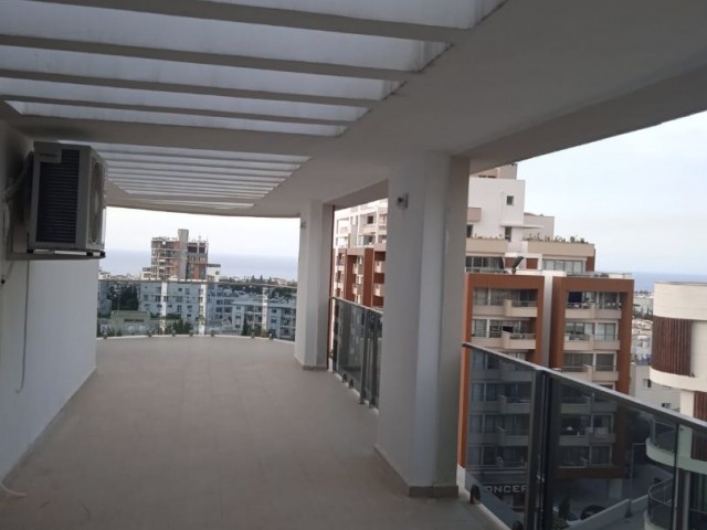 KYRENIA ZENTRUM NEUES PENTHOUSE LU LLOGARA 2 + 1 PRIVATER POOL WOHNUNG ZUR TÄGLICHEN MIETE ** 