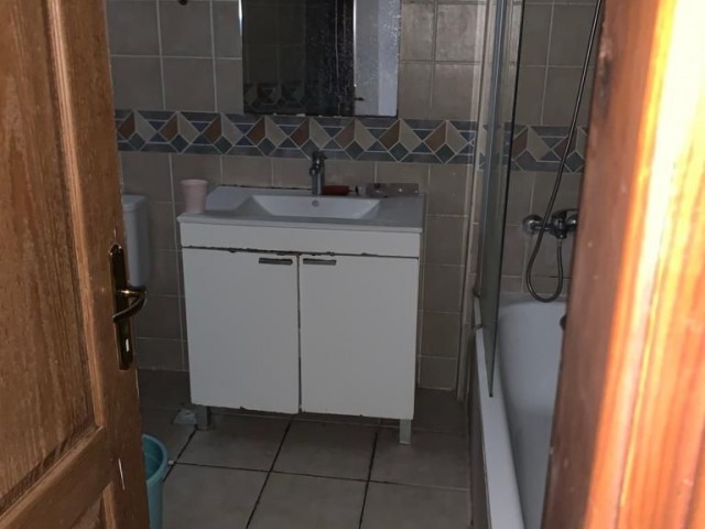 KYRENIA ZENTRUM PATARA WEBSITE 3 + 1 WOHNUNG ZU VERMIETEN ** 