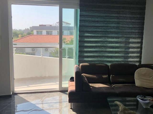 IN KYRENIA KARAOGLANOGLU N DA LU LLOGARA PENTHOUSE 1 + 1 WOHNUNG ZU VERKAUFEN ** 