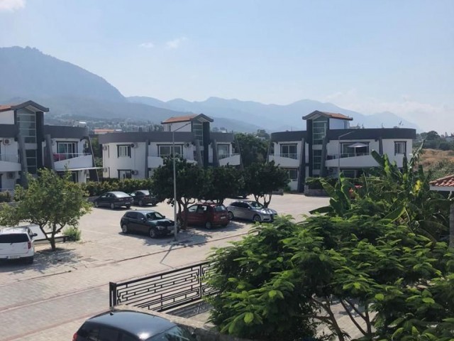 IN KYRENIA KARAOGLANOGLU N DA LU LLOGARA PENTHOUSE 1 + 1 WOHNUNG ZU VERKAUFEN ** 