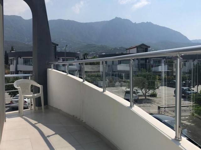 IN KYRENIA KARAOGLANOGLU N DA LU LLOGARA PENTHOUSE 1 + 1 WOHNUNG ZU VERKAUFEN ** 