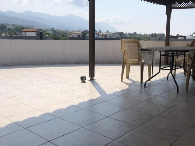 IN KYRENIA KARAOGLANOGLU N DA LU LLOGARA PENTHOUSE 1 + 1 WOHNUNG ZU VERKAUFEN ** 