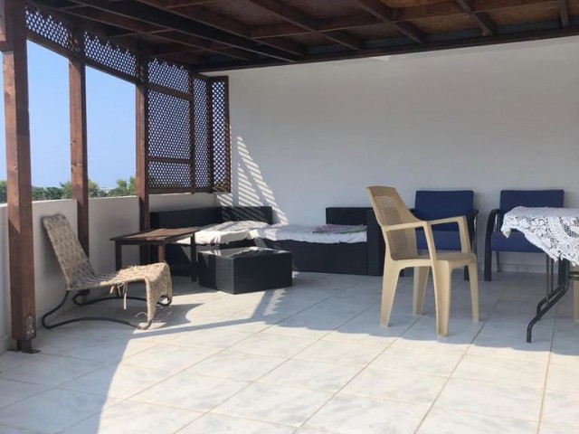 IN KYRENIA KARAOGLANOGLU N DA LU LLOGARA PENTHOUSE 1 + 1 WOHNUNG ZU VERKAUFEN ** 