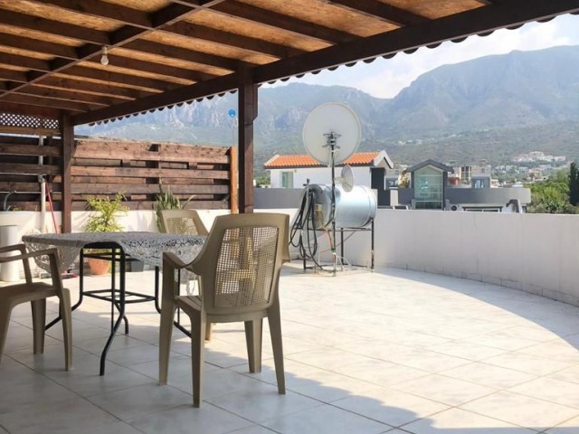 IN KYRENIA KARAOGLANOGLU N DA LU LLOGARA PENTHOUSE 1 + 1 WOHNUNG ZU VERKAUFEN ** 