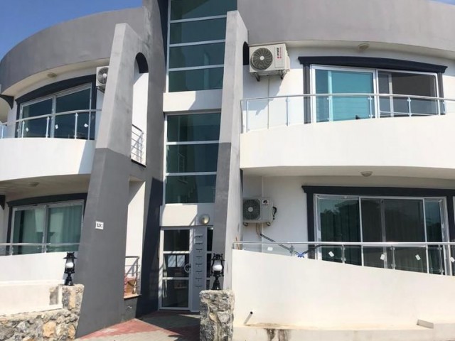 IN KYRENIA KARAOGLANOGLU N DA LU LLOGARA PENTHOUSE 1 + 1 WOHNUNG ZU VERKAUFEN ** 