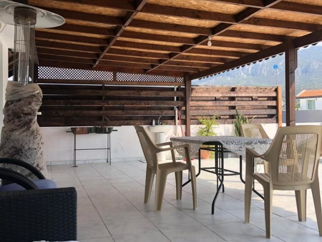 IN KYRENIA KARAOGLANOGLU N DA LU LLOGARA PENTHOUSE 1 + 1 WOHNUNG ZU VERKAUFEN ** 