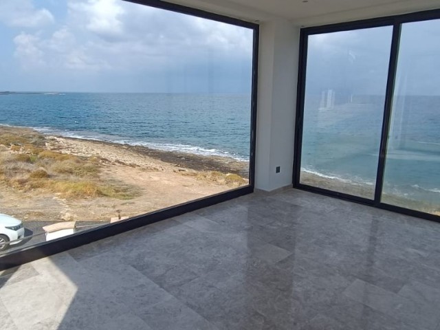 3+1 VILLA MIT PRIVATEM POOL DIREKT AM MEER IN KYRENIA KARSIYAKA ** 