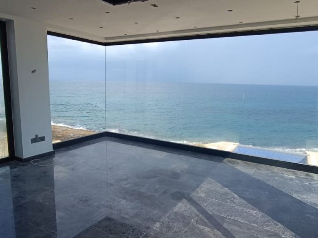 3+1 VILLA MIT PRIVATEM POOL DIREKT AM MEER IN KYRENIA KARSIYAKA ** 