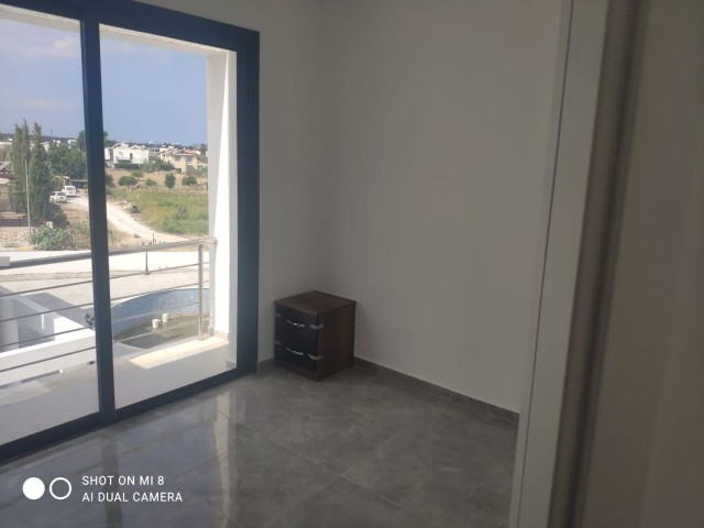 IN KYRENIA KARAOGLANOGLUN DA LU ① 1+1 WOHNUNG MIT POOL ZU VERMIETEN ** 