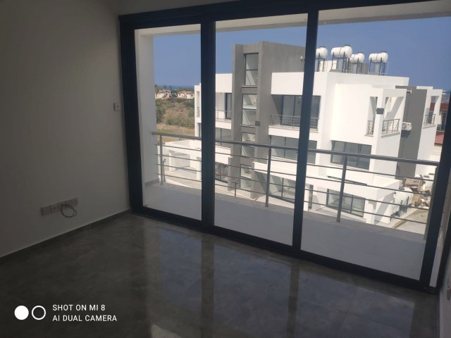 IN KYRENIA KARAOGLANOGLUN DA LU ① 1+1 WOHNUNG MIT POOL ZU VERMIETEN ** 