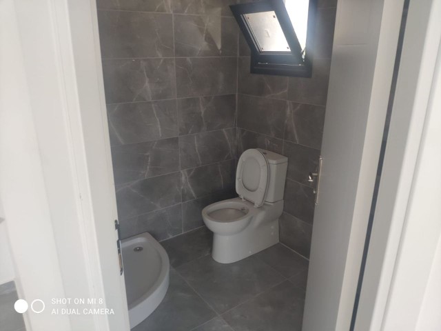 IN KYRENIA KARAOGLANOGLUN DA LU ① 1+1 WOHNUNG MIT POOL ZU VERMIETEN ** 