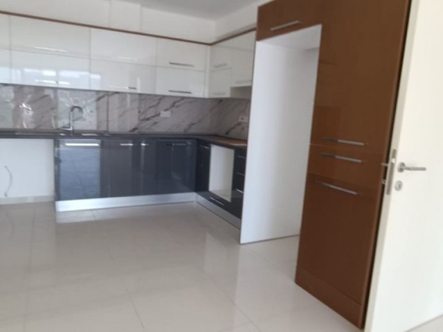 GİRNE  YENİ LİMAN BÖLGESİNDE 2+1 SIFIR SATILIK DAİRE