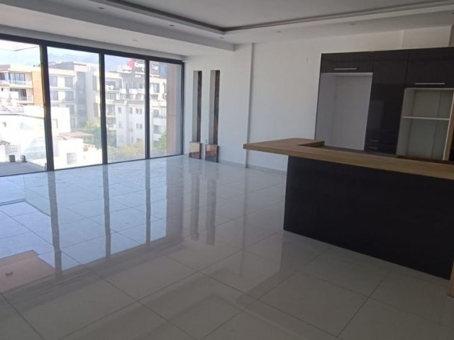 GİRNE YENİ LİMAN BÖLGESİNDE 3+1 LUX SATILIK DAİRE