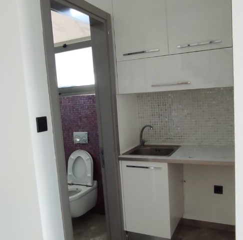 GİRNE MERKEZ'DE  60 M2 DÜKKAN KİRALIK DAİRE