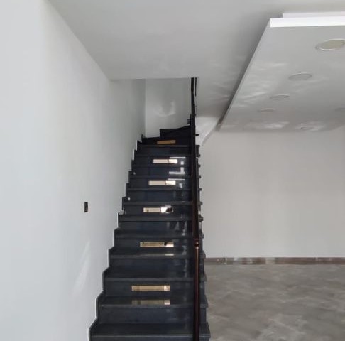 GİRNE MERKEZ'DE  60 M2 DÜKKAN KİRALIK DAİRE