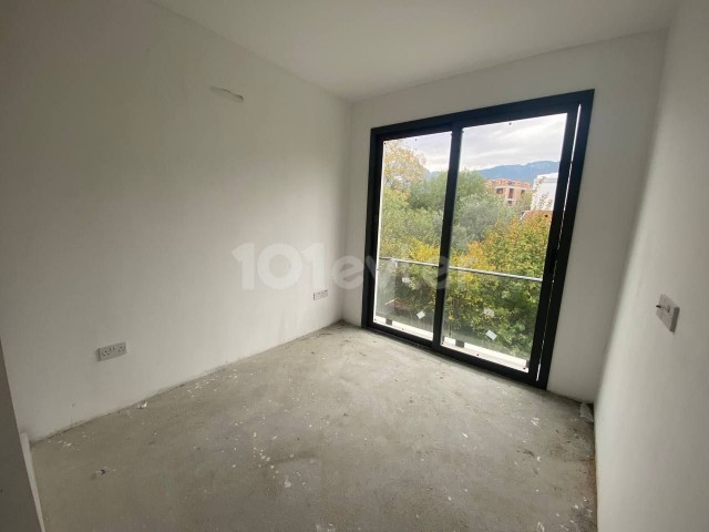 GİRNE ALSANCAK'TA YENİ LÜKS 3+1 SATILIK DAİRE