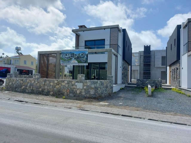 LETZTE VILLA ZUM VERKAUF 3+1 IN EINEM LUXUSANLAGE IN KYRENIA ÇATALKÖY