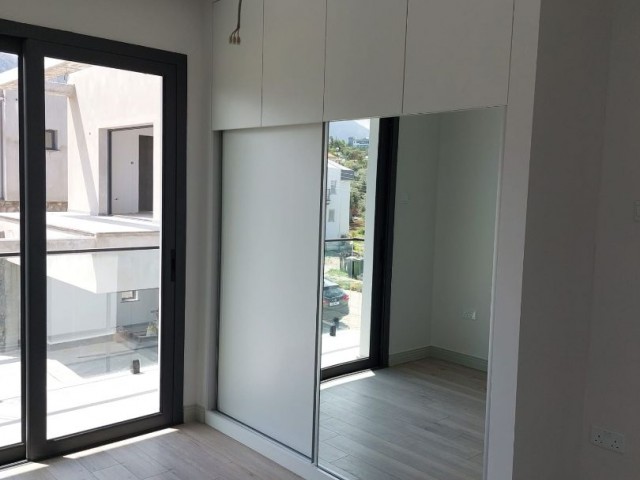 LETZTE VILLA ZUM VERKAUF 3+1 IN EINEM LUXUSANLAGE IN KYRENIA ÇATALKÖY