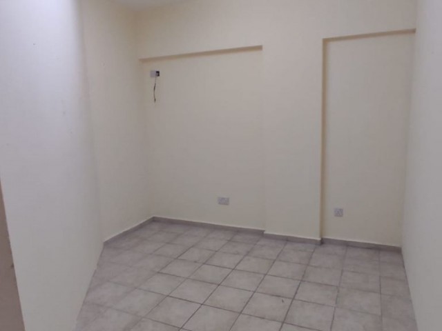 Nicosia METROPOLITAN ROAD, 135m2, TÜRK KOÇANLI, 1. FLOOR, OFFICE/SHOP WITH 3 PHASE ELECTRICITY ** 