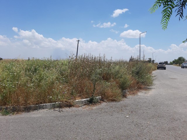 NIKOSIA KANLIKÖY, SEHR GUTE LAGE, TÜRKISCHE KOKANLI, 755 QM, ECKGRUNDSTÜCK MIT GRÜNFLÄCHE UND STRAßE, WASSER, STROM ** 