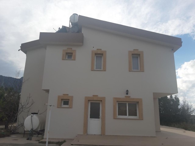 KYRENIA ARAPKÖY, AUF EINEM GROßEN GRUNDSTÜCK VON 884 QM, 200 QM, 3+1, FREISTEHENDE DUPLEX-VILLA MIT BERG-UND MEERBLICK ** 