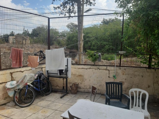 160 SQUARE METERS, 4 +1, ONE-STOREY, SINGLE-STOREY, DETACHED HOUSE WITH A TILE ROOF ON A RAFTER, IN THE WALLED CAGED NEIGHBORHOOD OF NICOSIA ** 