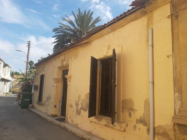 160 SQUARE METERS, 4 +1, ONE-STOREY, SINGLE-STOREY, DETACHED HOUSE WITH A TILE ROOF ON A RAFTER, IN THE WALLED CAGED NEIGHBORHOOD OF NICOSIA ** 