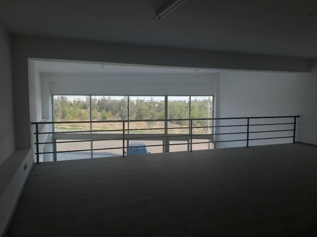 IN NICOSIA ESNAF INDUSTRIAL SITE AND ON THE CONNECTION ROAD TO THE NORTH RING ROAD, 125 SQUARE METERS ON THE FLOOR AND 60 SQUARE METERS ON THE FLOOR, IT IS A TOTAL OF 185 SQUARE METERS, WITHOUT A PARKING PROBLEM FOR ANY KIND OF NEW VEHICLES