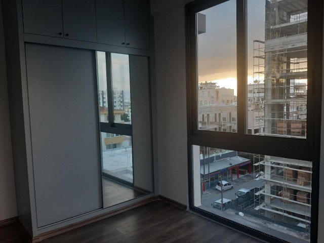 IN NEW TOWN, NEWLY FINISHED, 3+1, CENTRALLY LOCATED, 120 SQUARE METERS, ELEVATOR, ADDITIONAL SHOWER AND TOILET IN THE MASTER BEDROOM, ON THE 5TH FLOOR ABOVE THE COLUMN, LUXURY APARTMENT ** 