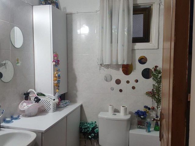 A GOOD LOCATION, IN GÖÇMENKÖY, TURKISH KOÇANLI, 3+1, 125 SQUARE METERS, ON DORTYOL CROSS, WELL MAINTAINED APARTMENT