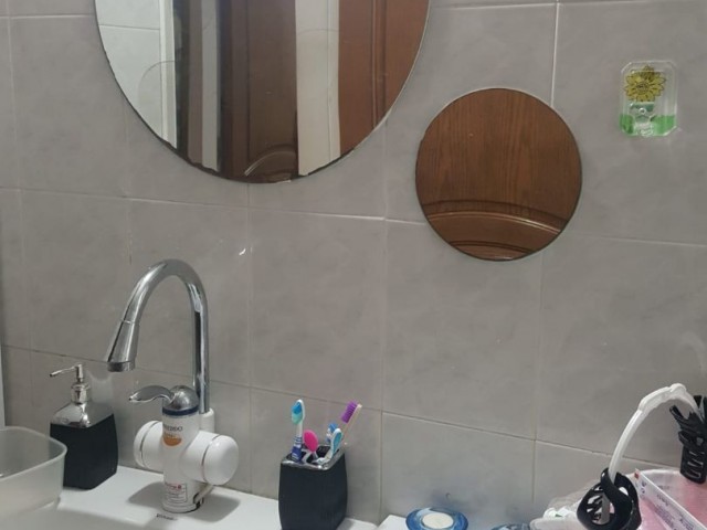 A GOOD LOCATION, IN GÖÇMENKÖY, TURKISH KOÇANLI, 3+1, 125 SQUARE METERS, ON DORTYOL CROSS, WELL MAINTAINED APARTMENT