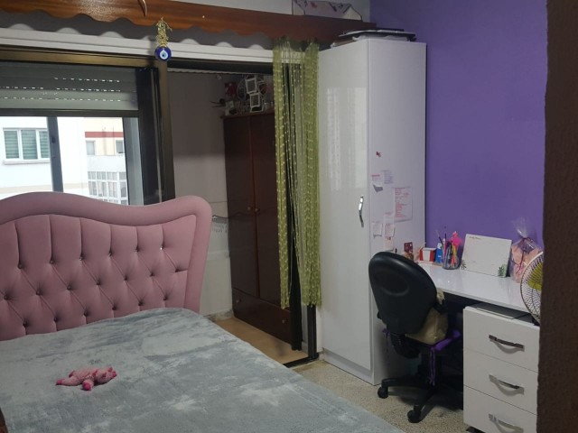 A GOOD LOCATION, IN GÖÇMENKÖY, TURKISH KOÇANLI, 3+1, 125 SQUARE METERS, ON DORTYOL CROSS, WELL MAINTAINED APARTMENT