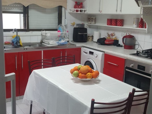 A GOOD LOCATION, IN GÖÇMENKÖY, TURKISH KOÇANLI, 3+1, 125 SQUARE METERS, ON DORTYOL CROSS, WELL MAINTAINED APARTMENT