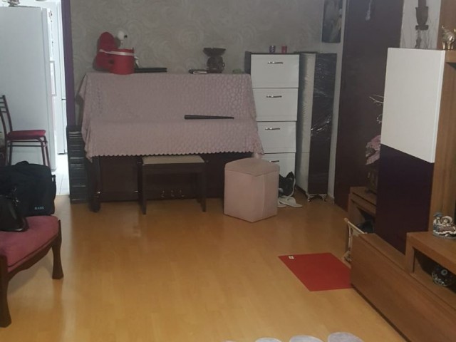 A GOOD LOCATION, IN GÖÇMENKÖY, TURKISH KOÇANLI, 3+1, 125 SQUARE METERS, ON DORTYOL CROSS, WELL MAINTAINED APARTMENT