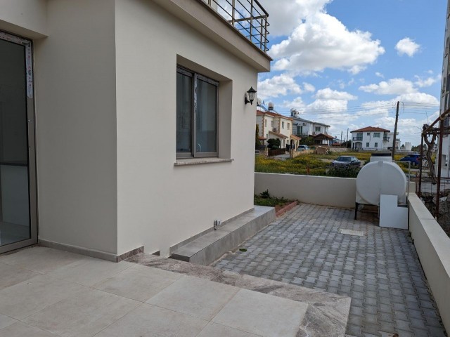 LUXURIÖSE DOPPEL-DUPLEX-VILLA IN GÖNYELİ, MIT SEHR GUTER LAGE, 170 QUADRATMETER, MIT TÜRKISCHEM COACH, 3+1, ZUSÄTZLICHER DUSCH-WC UND SCHRANKRAUM IM HAUPTSCHLAFZIMMER, MEHRWERTSTEUER UND TRANSFORMATOR-BEITTRAG BEZAHLT, MIT GARTEN