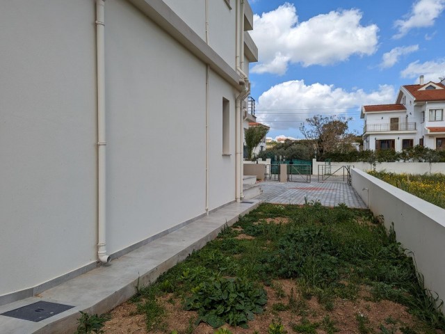 LUXURIOUS TWIN DUPLEX VILLA WITH A GARDEN, IN A VERY GOOD LOCATION, 170 SQUARE METERS, WITH TURKISH COACH, 3+1, ADDITIONAL SHOWER-TOILET AND CABINET ROOM IN MASTER'S BEDROOM, VAT AND TRANSFORMER CONTRIBUTION PAID.