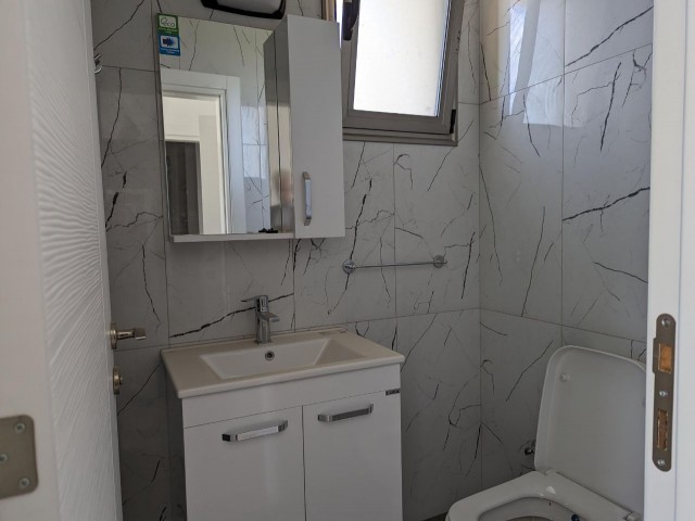 LUXURIÖSE DOPPEL-DUPLEX-VILLA IN GÖNYELİ, MIT SEHR GUTER LAGE, 170 QUADRATMETER, MIT TÜRKISCHEM COACH, 3+1, ZUSÄTZLICHER DUSCH-WC UND SCHRANKRAUM IM HAUPTSCHLAFZIMMER, MEHRWERTSTEUER UND TRANSFORMATOR-BEITTRAG BEZAHLT, MIT GARTEN