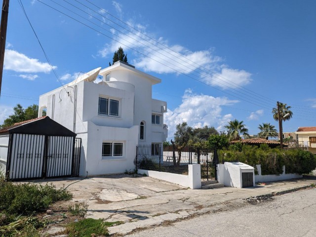 DETACHED VILLA WITH TURKISH COB, 200 SQUARE METERS, VERY GOOD LOCATION, 3+1, ON A CORNER PLOT, WITH POOL, IN GIRNE EDREMİT