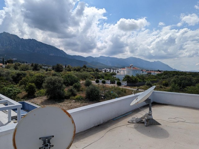 DETACHED VILLA WITH TURKISH COB, 200 SQUARE METERS, VERY GOOD LOCATION, 3+1, ON A CORNER PLOT, WITH POOL, IN GIRNE EDREMİT