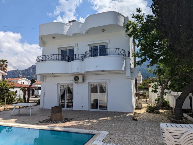 DETACHED VILLA WITH TURKISH COB, 200 SQUARE METERS, VERY GOOD LOCATION, 3+1, ON A CORNER PLOT, WITH POOL, IN GIRNE EDREMİT